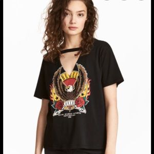 Black H&M logo tee